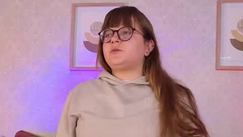 Vee Simons online show from October 10, 7:46 pm