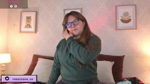 Vee Simons online show from December 20, 7:32 pm