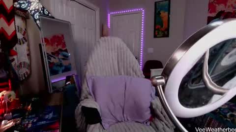 Violet Weatherbee online show from November 7, 2:00 am