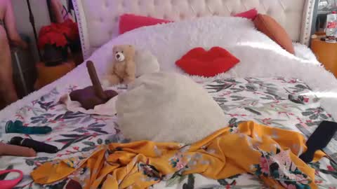 Snapshot of vegas_danielle chatting on December 4, 7:33 pm Vegas Dani online show from December 4, 7:33 pm