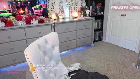 vegas_romance online show from December 2, 3:45 am