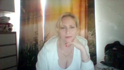velka_raspberry online show from May 22, 8:21 am