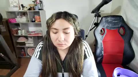 Snapshot of vellarossa chatting on December 18, 1:11 am Im VelaI will be Christmas and New Year with my family December 22 to January 13 I will miss you guys. online show from December 18, 1:11 am