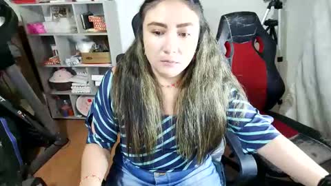 Snapshot of vellarossa chatting on February 12, 12:27 am Im VelaI will be Christmas and New Year with my family December 22 to January 13 I will miss you guys. online show from February 12, 12:27 am