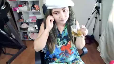 Snapshot of vellarossa chatting on February 17, 10:16 pm Im VelaI will be Christmas and New Year with my family December 22 to January 13 I will miss you guys. online show from February 17, 10:16 pm