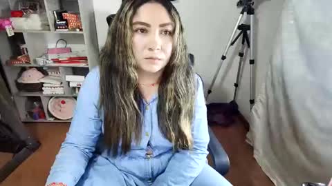 Snapshot of vellarossa chatting on February 21, 11:39 pm Im VelaI will be Christmas and New Year with my family December 22 to January 13 I will miss you guys. online show from February 21, 11:39 pm