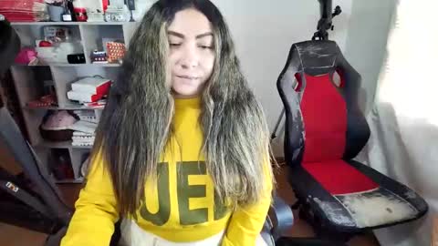 Snapshot of vellarossa chatting on April 17, 8:45 pm Im VelaI will be Christmas and New Year with my family December 22 to January 13 I will miss you guys. online show from April 17, 8:45 pm