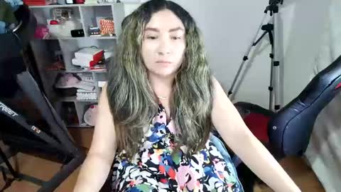 Snapshot of vellarossa chatting on April 26, 4:54 am Im VelaI will be Christmas and New Year with my family December 22 to January 13 I will miss you guys. online show from April 26, 4:54 am