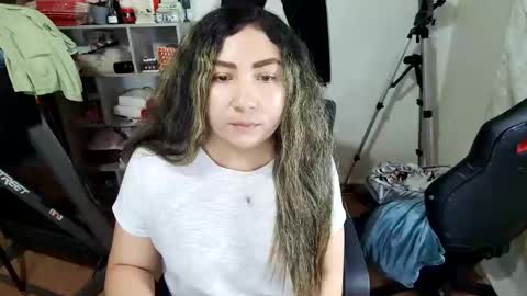 Snapshot of vellarossa chatting on May 14, 8:10 am Im VelaI will be Christmas and New Year with my family December 22 to January 13 I will miss you guys. online show from May 14, 8:10 am