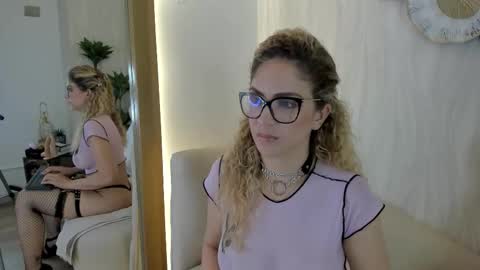 Velora online show from November 11, 3:50 am