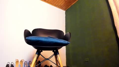 Snapshot of velourmuse chatting on October 25, 11:43 pm Sara online show from October 25, 11:43 pm