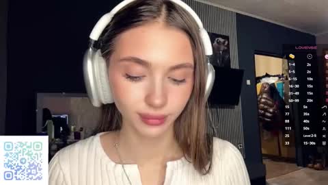 Nia online show from March 22, 3:59 pm