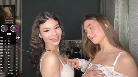 Nia online show from April 18, 6:45 pm