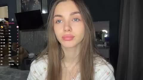 Nia online show from April 19, 5:01 pm