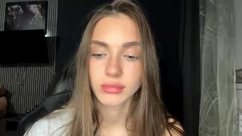 Nia online show from April 20, 6:09 pm