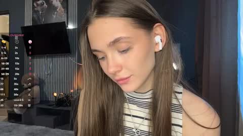 Nia online show from April 21, 3:07 pm