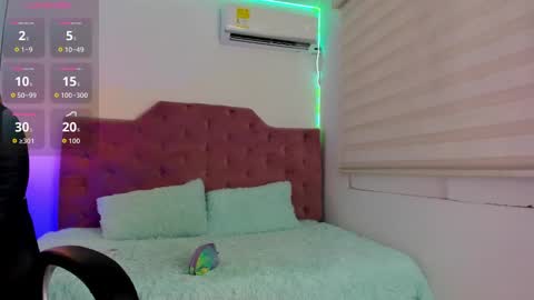 velveet_ online show from October 5, 11:41 am