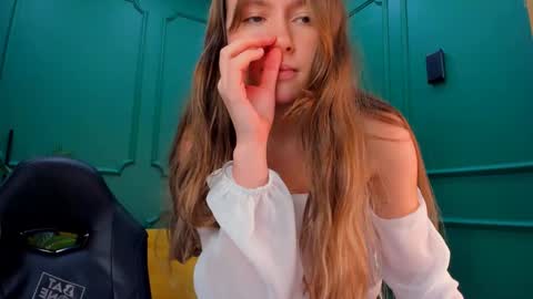 velvet_cherry online show from December 5, 6:44 pm