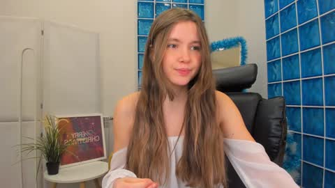 velvet_cherry online show from December 18, 7:41 pm