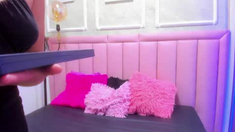velvet_giirll online show from June 4, 1:17 pm
