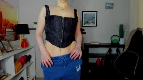 Snapshot of velvet_jasmine chatting on November 15, 8:11 am Jasmine online show from November 15, 8:11 am