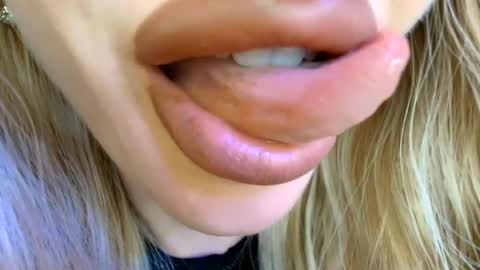 Uma online show from June 21, 11:29 pm