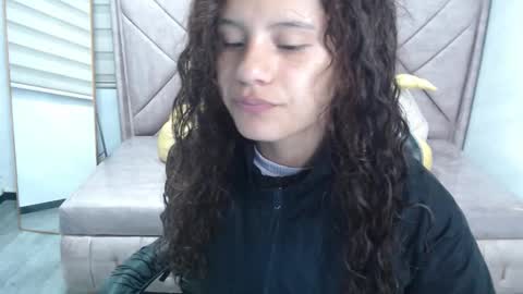 velvet_moon_v online show from September 18, 1:02 pm