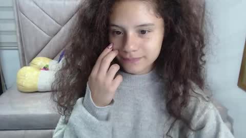 velvet_moon_v online show from September 19, 1:12 pm