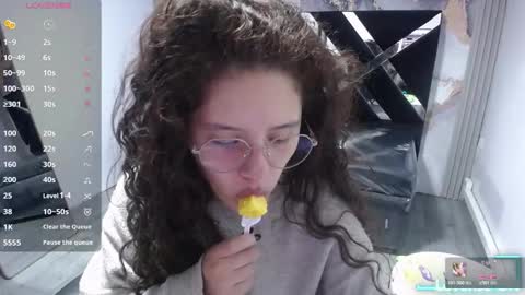 velvet_moon_v online show from February 6, 12:30 pm