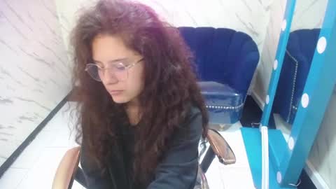 velvet_moon_v online show from March 18, 1:47 pm