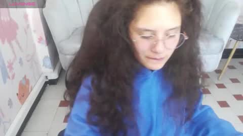 velvet_moon_v online show from March 25, 1:28 pm