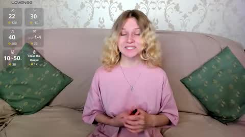 velvet_peach_ online show from September 10, 11:43 am