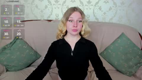 velvet_peach_ online show from September 11, 11:54 am