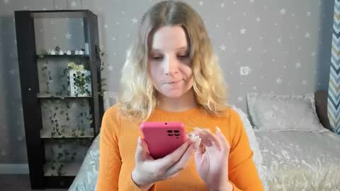 velvet_peach_ online show from December 21, 11:28 am