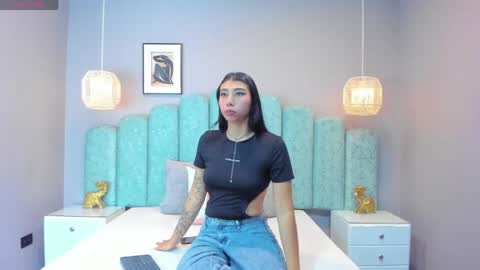 velvet_scarlet online show from April 9, 2:33 am