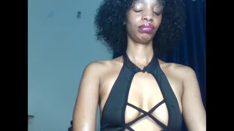 Snapshot of velvetbrownn chatting on April 15, 2:40 am velvetbrownn online show from April 15, 2:40 am