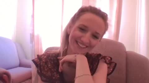 Snapshot of velvetintuition chatting on May 5, 10:23 am velvetintuition online show from May 5, 10:23 am