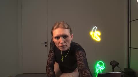 VelvetTGirl online show from March 28, 5:18 am