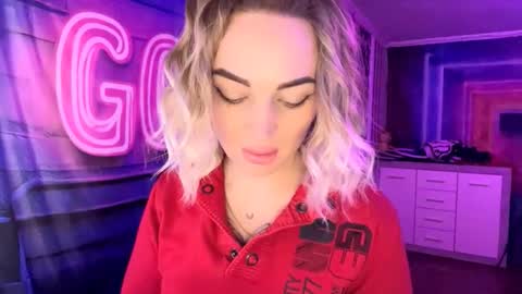 Snapshot of velvettouch4444 chatting on February 23, 6:16 pm MERYEM online show from February 23, 6:16 pm