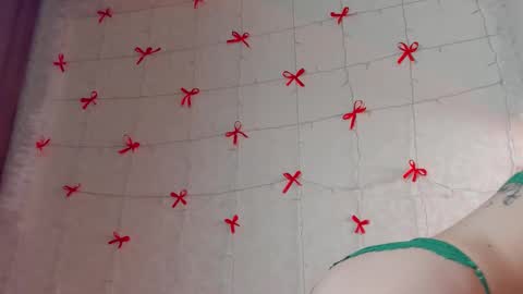 Snapshot of velvetvine chatting on February 21, 9:32 am VelvetVine online show from February 21, 9:32 am