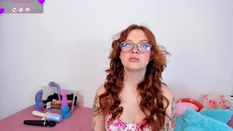 Snapshot of velvetxxvice chatting on February 22, 9:02 pm Yvonne online show from February 22, 9:02 pm