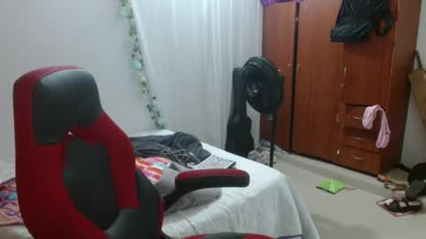 venecasexy44 online show from March 6, 10:45 am