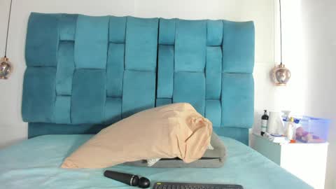 Snapshot of venezolana_caro chatting on May 17, 12:01 pm venezolana_caro online show from May 17, 12:01 pm