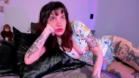 Lanna   online show from May 10, 3:17 pm