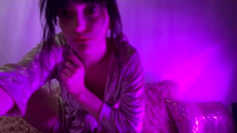 Snapshot of venom_goddess chatting on November 27, 9:50 pm venom_goddess online show from November 27, 9:50 pm