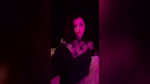 Snapshot of venom_goddess chatting on February 20, 9:15 pm venom_goddess online show from February 20, 9:15 pm