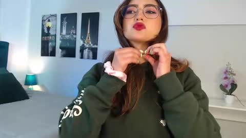 Snapshot of venus_steffen chatting on September 12, 12:27 pm Mia online show from September 12, 12:27 pm