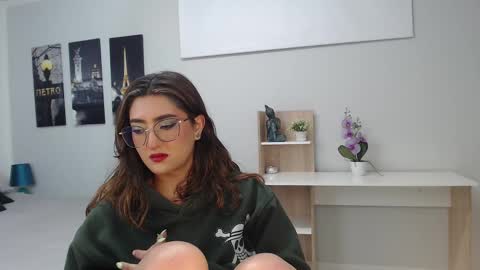 Snapshot of venus_steffen chatting on September 19, 12:28 pm Mia online show from September 19, 12:28 pm