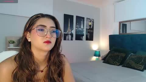 Snapshot of venus_steffen chatting on October 7, 12:35 pm Mia online show from October 7, 12:35 pm