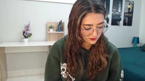 Snapshot of venus_steffen chatting on October 15, 12:38 pm Mia online show from October 15, 12:38 pm